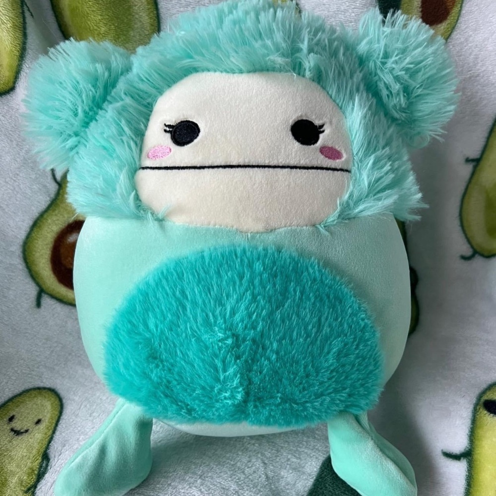 NWT 8” Joelle the bigfoot